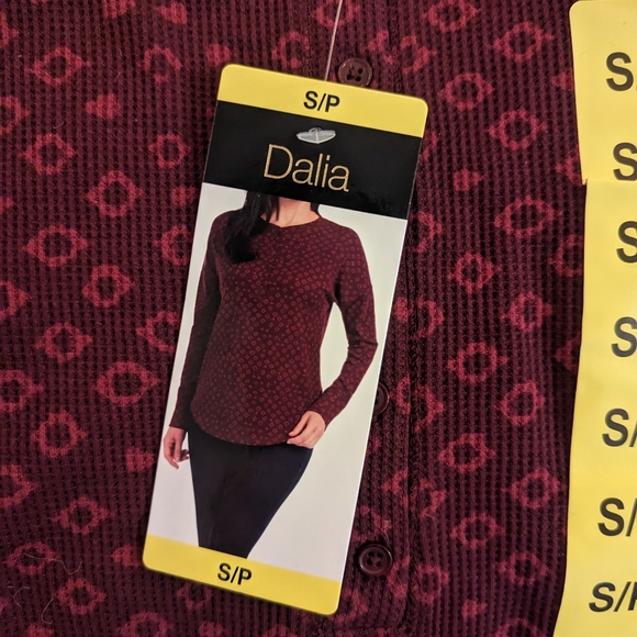 Dalia Small Long Sleeve - Picture 2 of 2